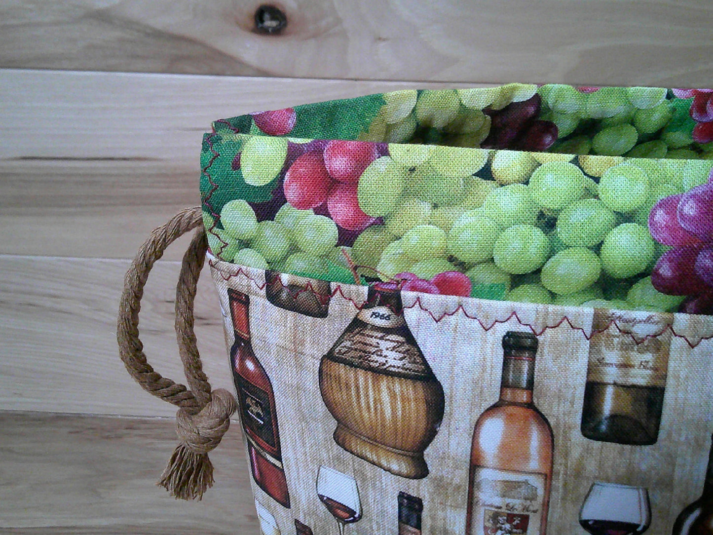 Wine bottles w/ grapes ~ project bags