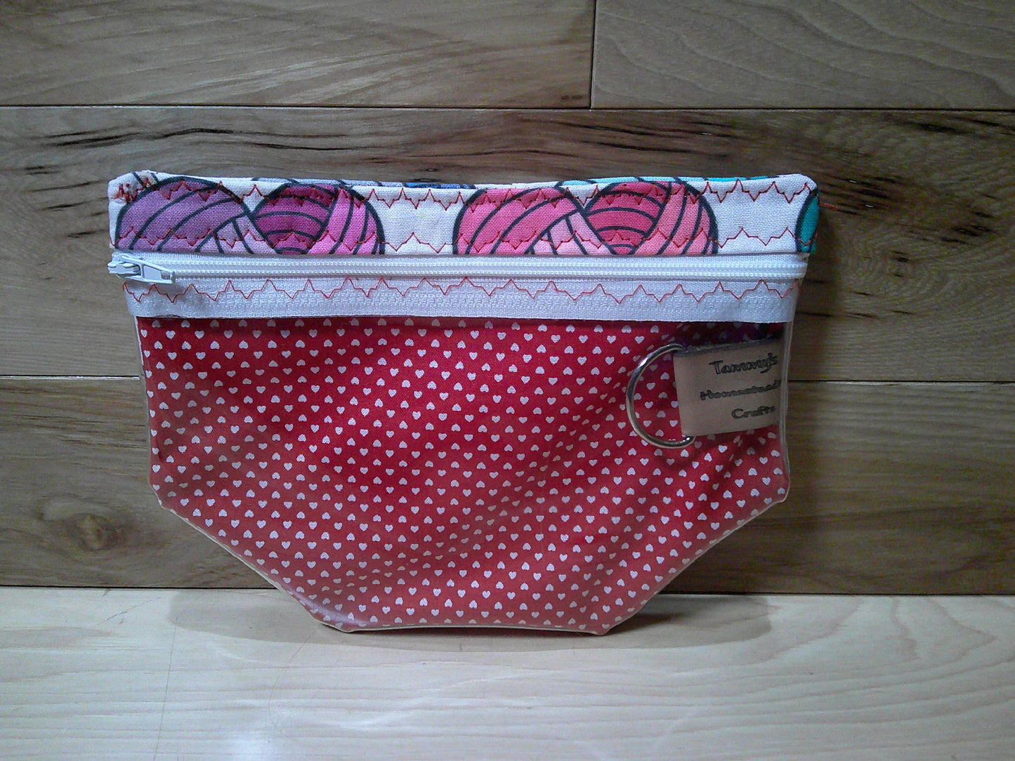 Heart yarn balls w/ knitting needles project bags