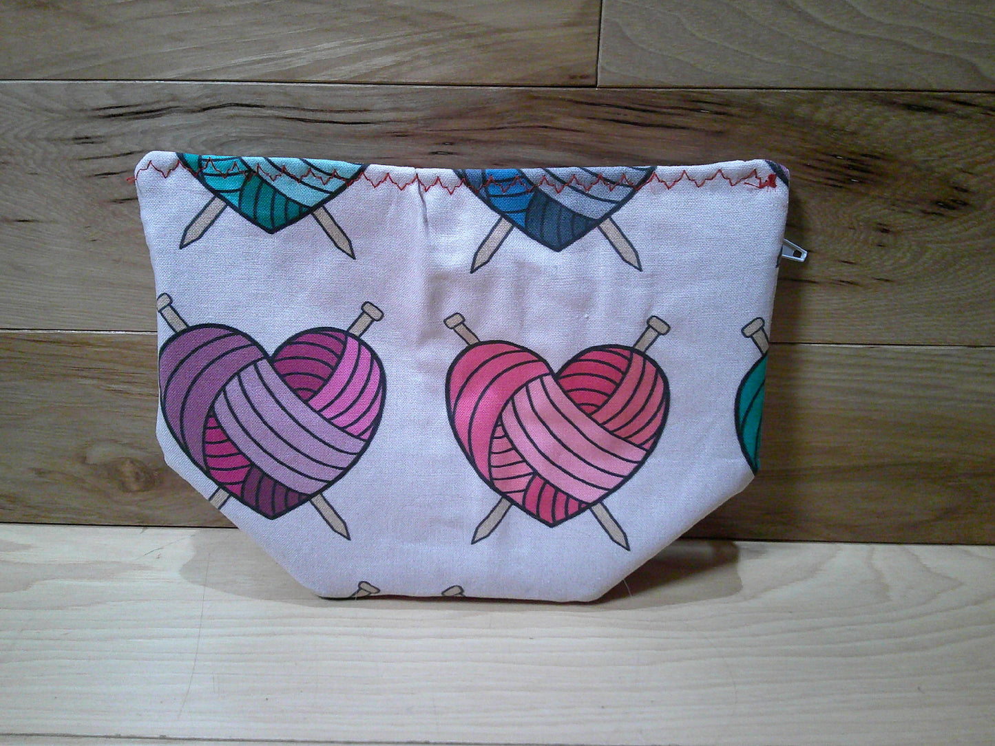 Heart yarn balls w/ knitting needles project bags