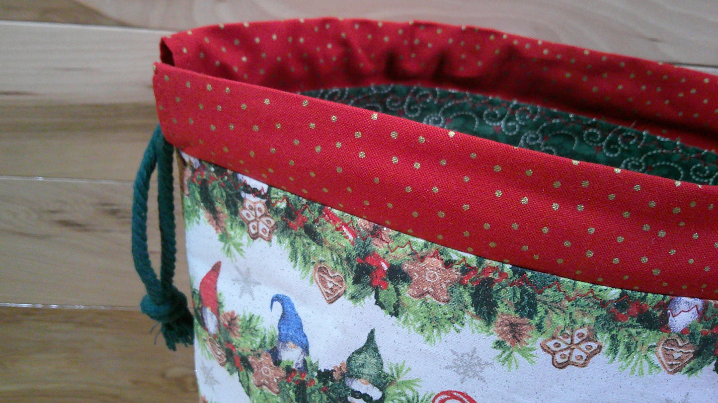 Christmas Gnomes w/ garland ~ project bags