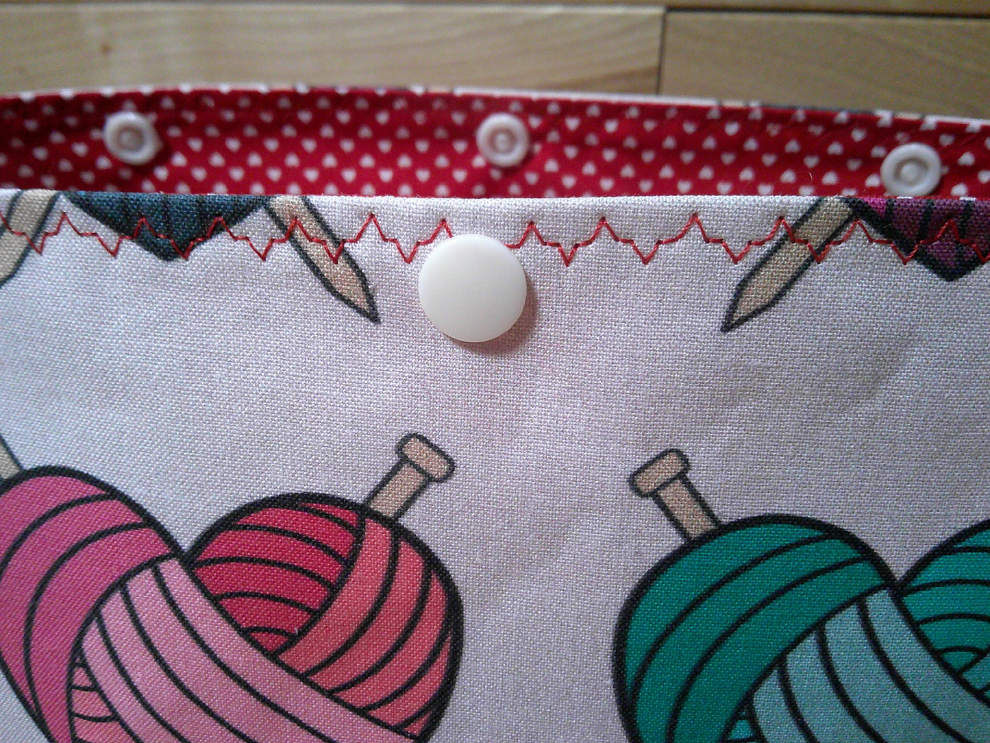 Heart yarn balls w/ knitting needles project bags