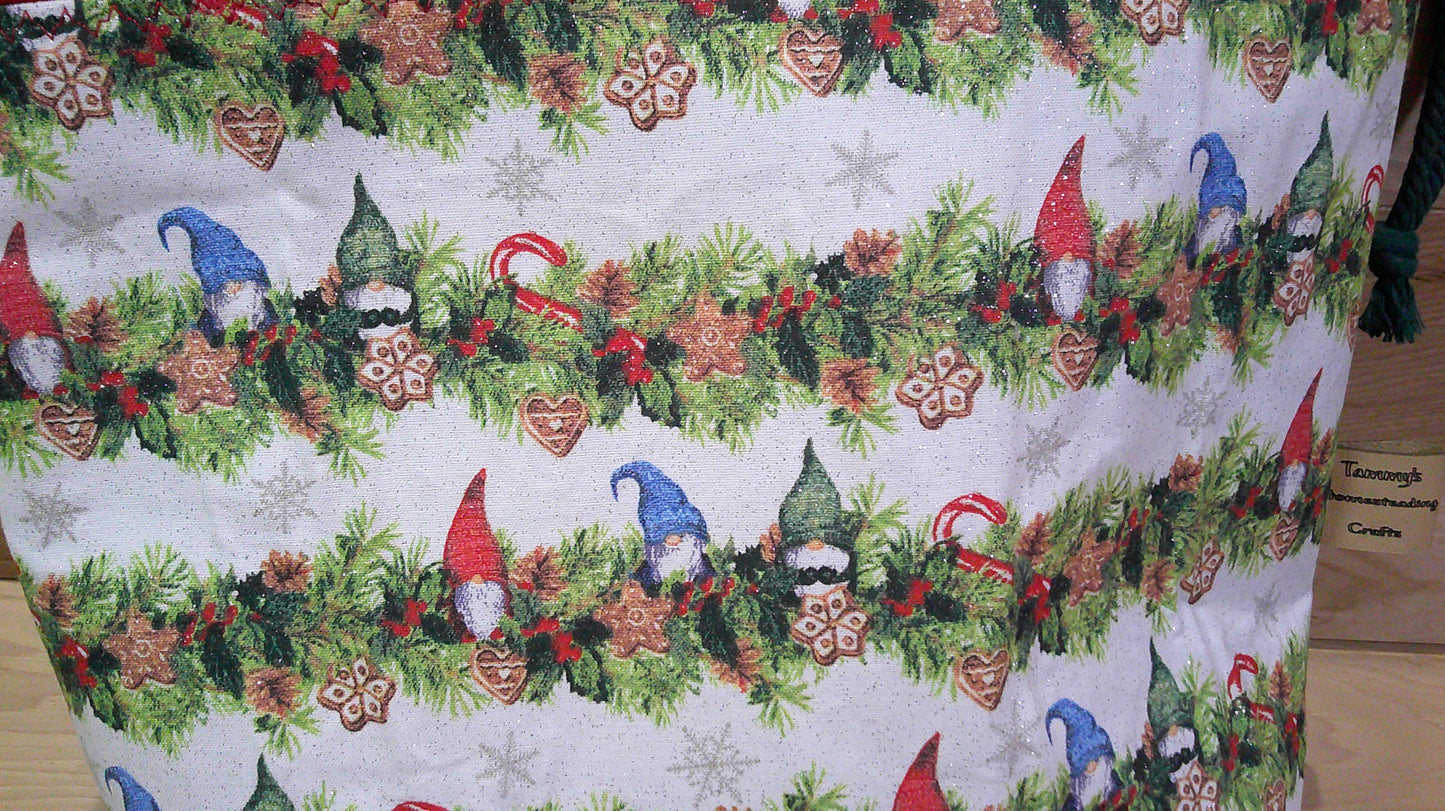 Christmas Gnomes w/ garland ~ project bags