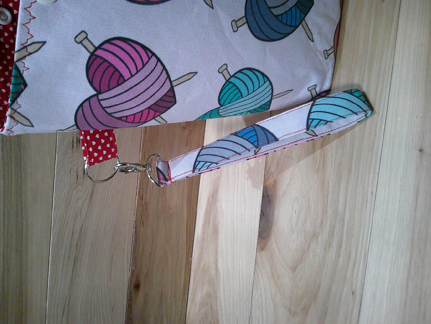 Heart yarn balls w/ knitting needles project bags