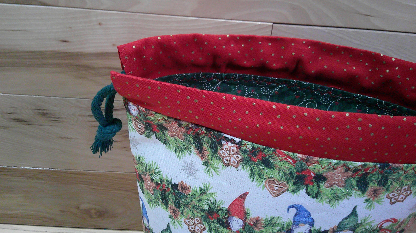 Christmas Gnomes w/ garland ~ project bags