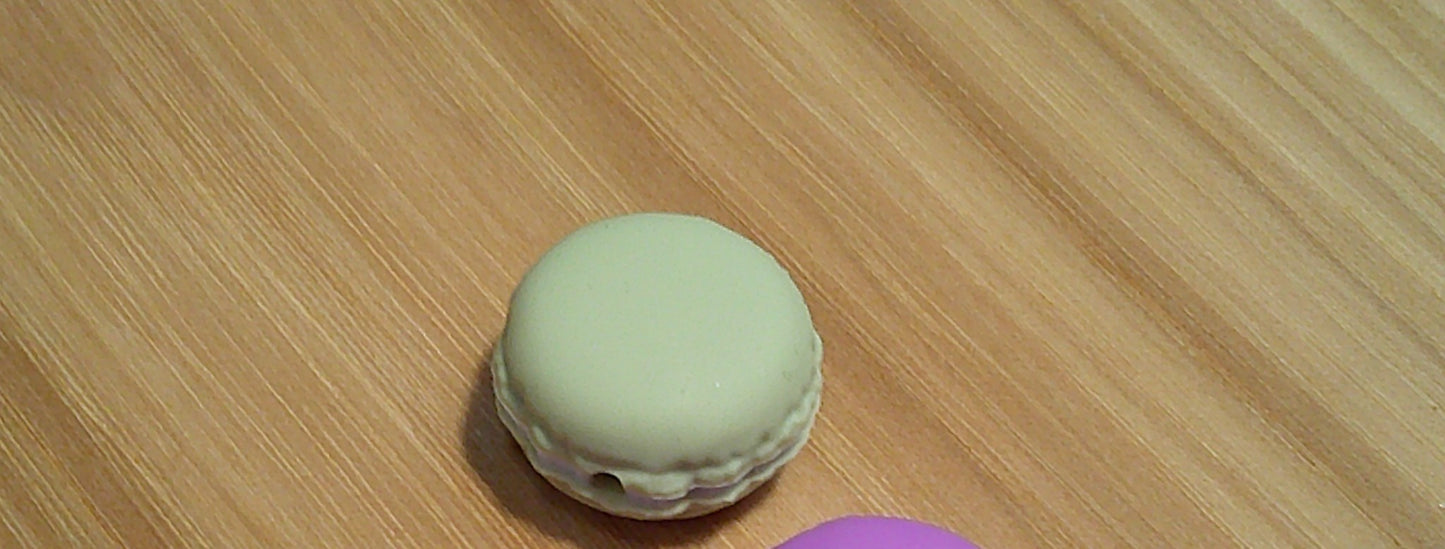 Macaroon~ stitch stoppers