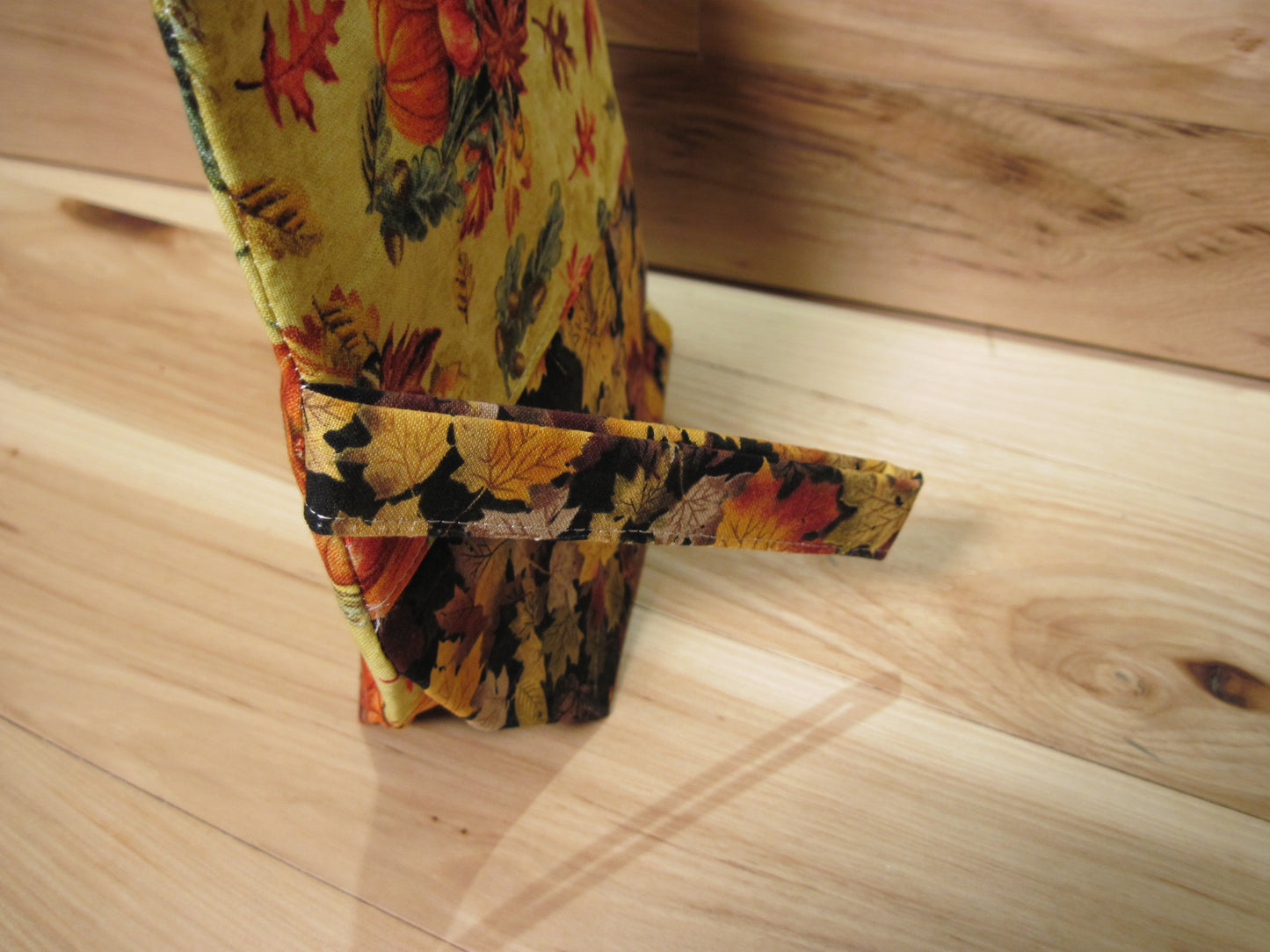 Small Leaves & Pumpkins project bag