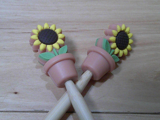 Daisy in pot ~ stitch stoppers