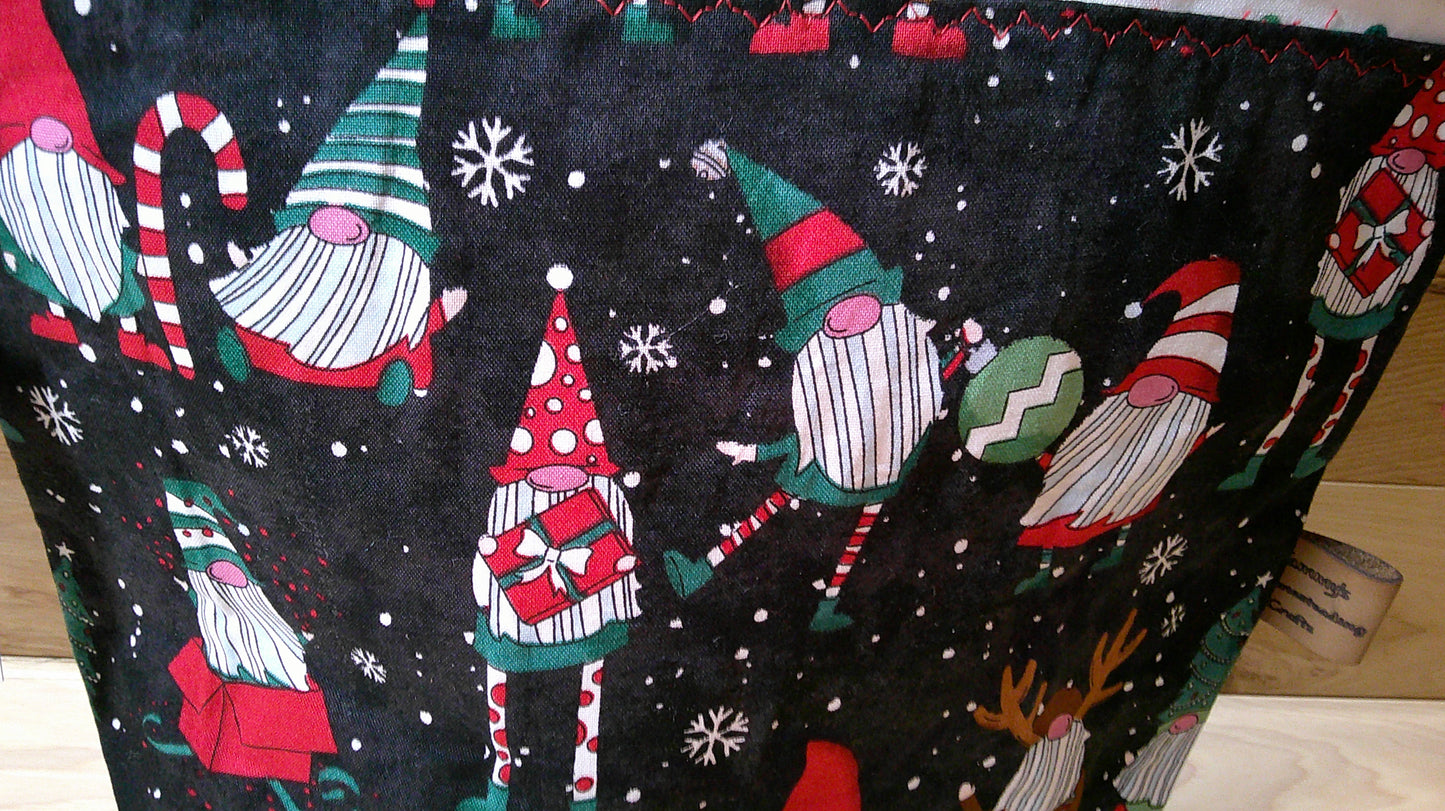 Santa Gnomes w/ red, green & light green dots project bags