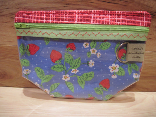 Notion's Bag Strawberries w/ green zipper