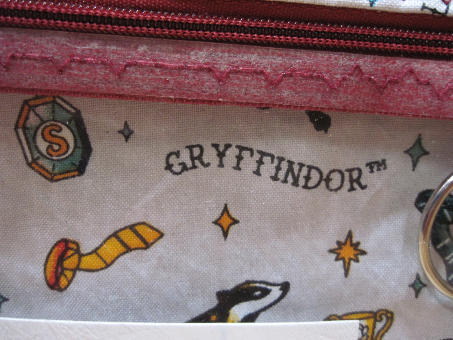 Notions Bag Gryffindor House w/ burgundy zipper