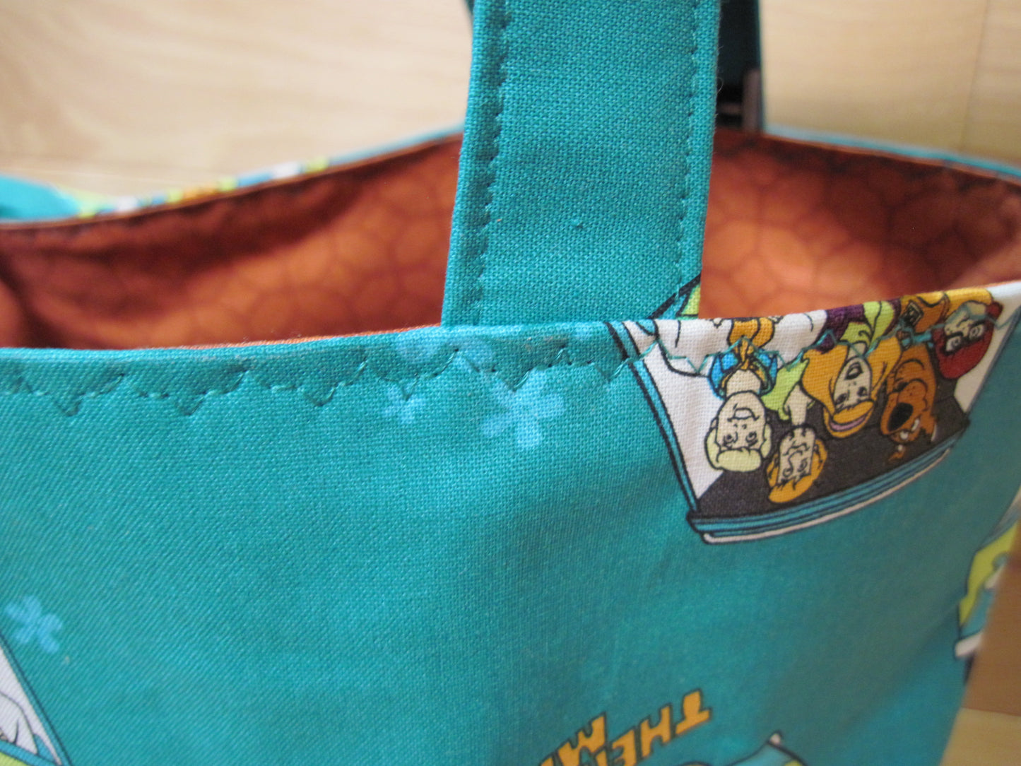 X-Large Tote Style Bag ~ Scooby Doo Mystery Machine ~ w/ sewn handles