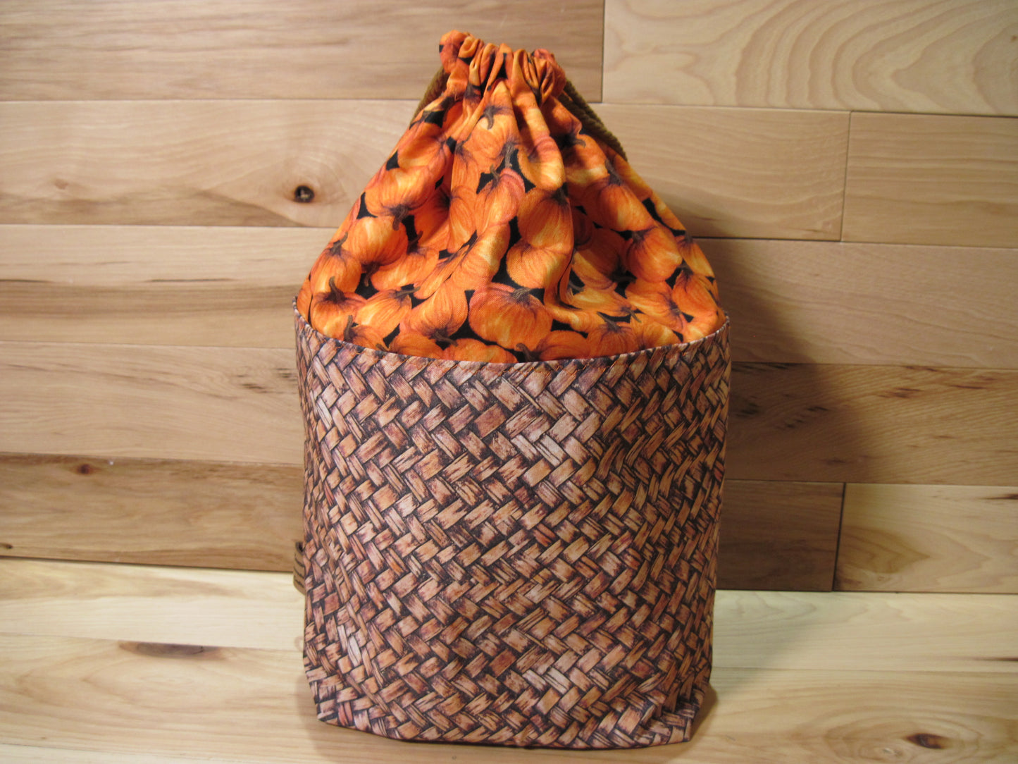 Medium Window Drawstring ~ w/ pumpkins & basket weave fabric project bag