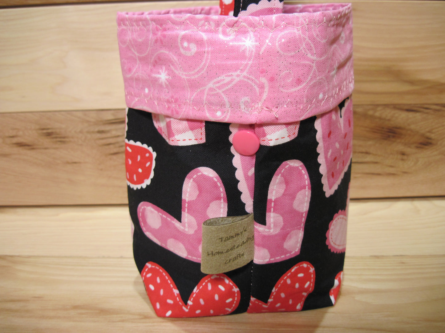 Wrist-Yarn Bag Valentine's Day Hearts w/ pink, removable snap handles, magnet closure