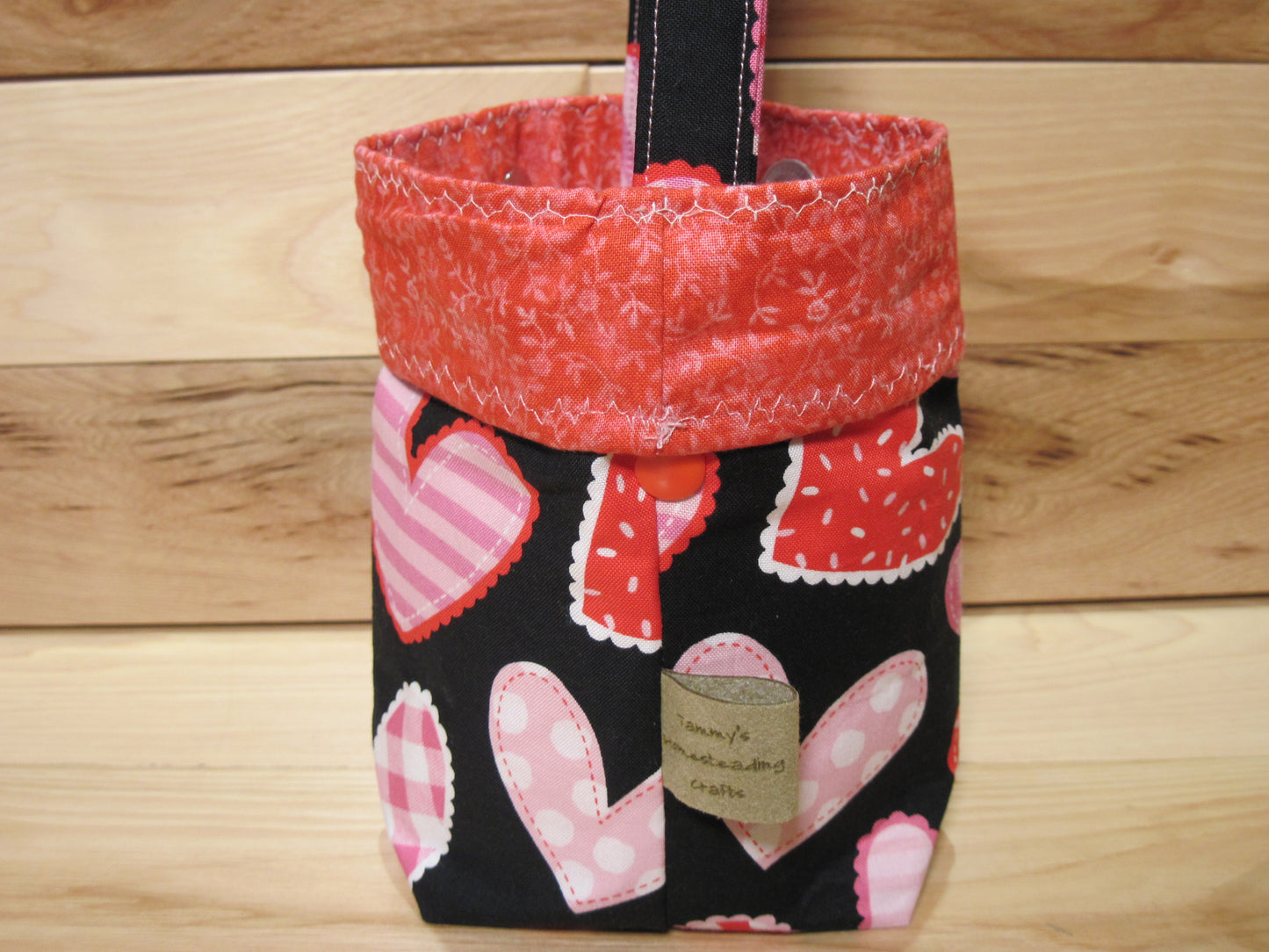 Wrist-Yarn Bag Valentine's Day Hearts w/ red removable snap handles & magnet closures