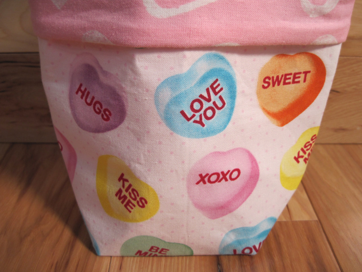 Wrist-Yarn Bag Valentine's Day Conversation Hearts w/ pink handle