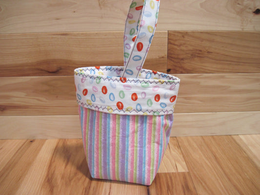 Wrist-Yarn bag-Easter Egg- w/ jellybeans- w/handle